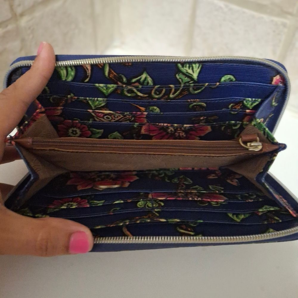 Sakroots Artist Circle Wallets - Picture 3 of 10